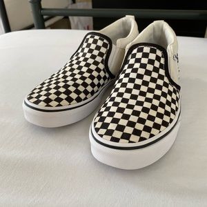Vans Checkerboard Slip-On
Size: 6 Women = 4.5 Boys
